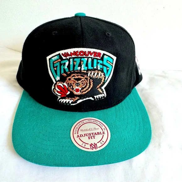 Vintage Vancouver Grizzlies NBA Basketball Logo 7 Adjustable Black/ Blue Hat Cap - Picture 1 of 12